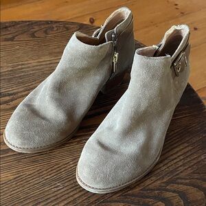 Elegant Vionic Women’s Taupe Suede Ankle Boots